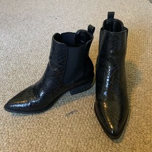 OLIVIA MILLER
Baby Baby Python Embossed Ankle Boot